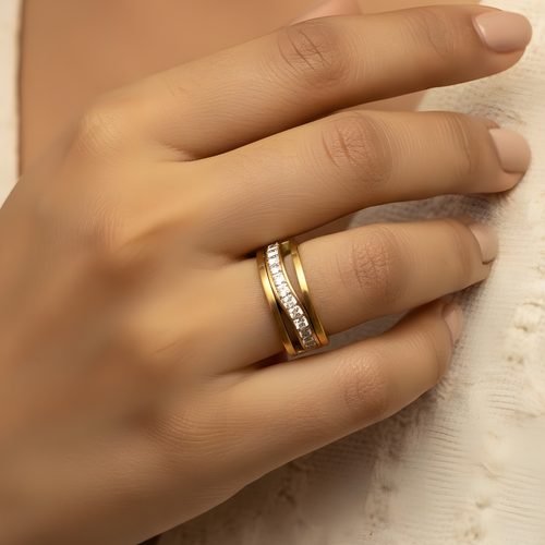 Criss-Cross Crystal Band – 18K gold-plated stainless steel adjustable ring