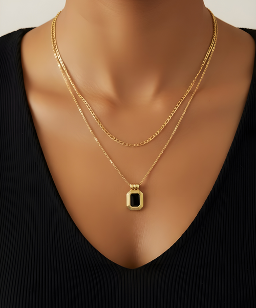 Noir Elegance Black Onyx Gold-Plated Necklace – 18K gold-plated stainless steel pendant necklace