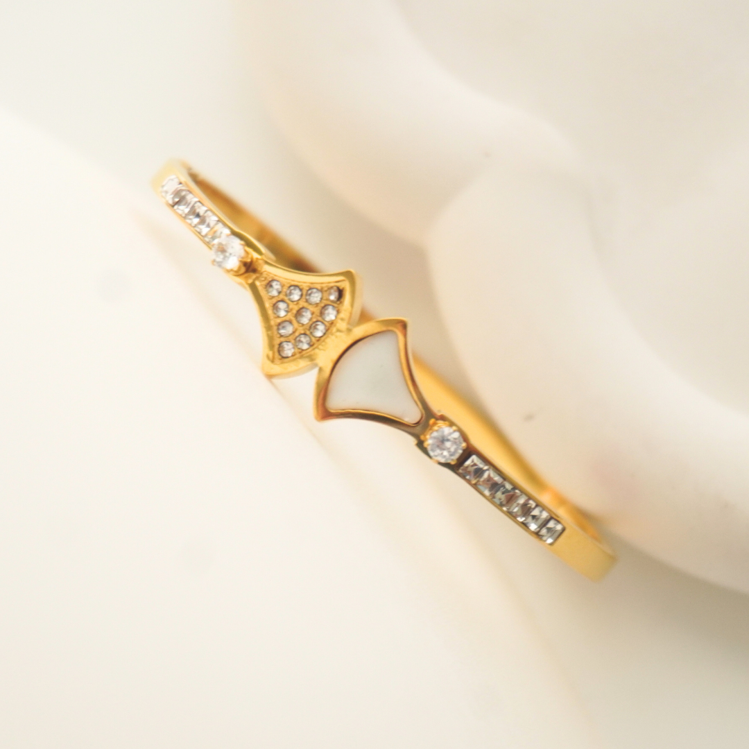 Ashara Bold Illusion Cut Gold Bracelet – For Tiny Wrists