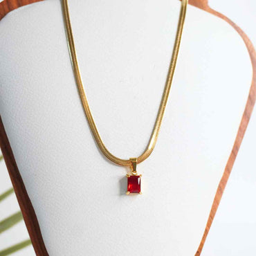 Scarlet Solitaire Gold Necklace