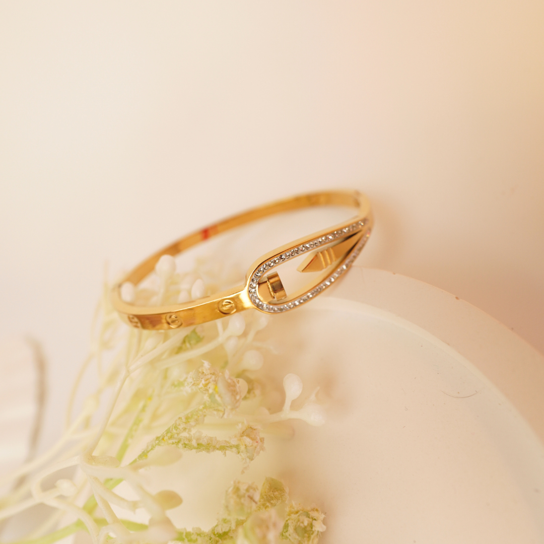 Sleek Gaze Bangle