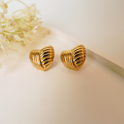 Ashara Deco Heart Studs – 18K gold-plated stainless steel stud earrings