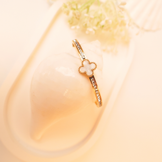 Clover Gleam Bracelet