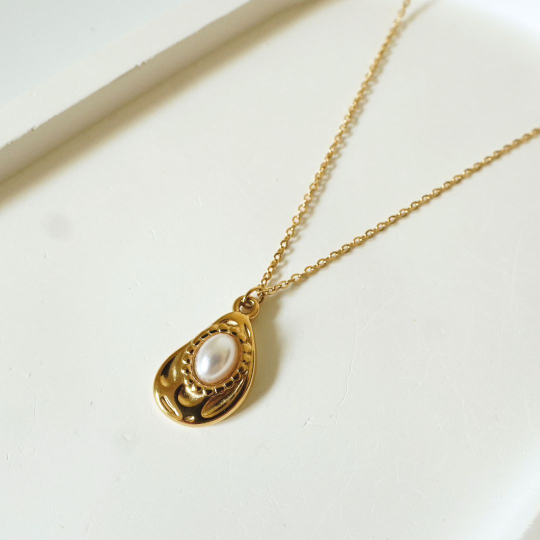Ashara Heirloom Pearl Pendant Necklace