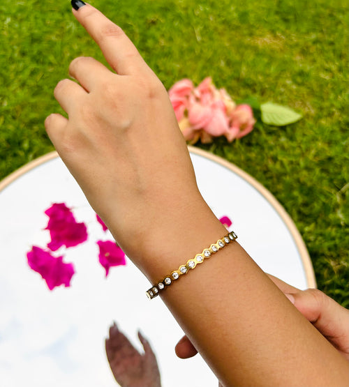 Ashara Noir Lumière Bangle – 18K gold-plated stainless steel bangle
