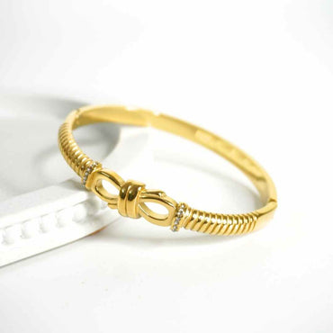 Infinity Knot Gold Bangle
