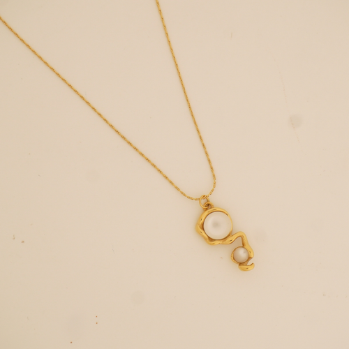 PearlWhirl Pendant Necklace – 18K gold-plated stainless steel pendant necklace
