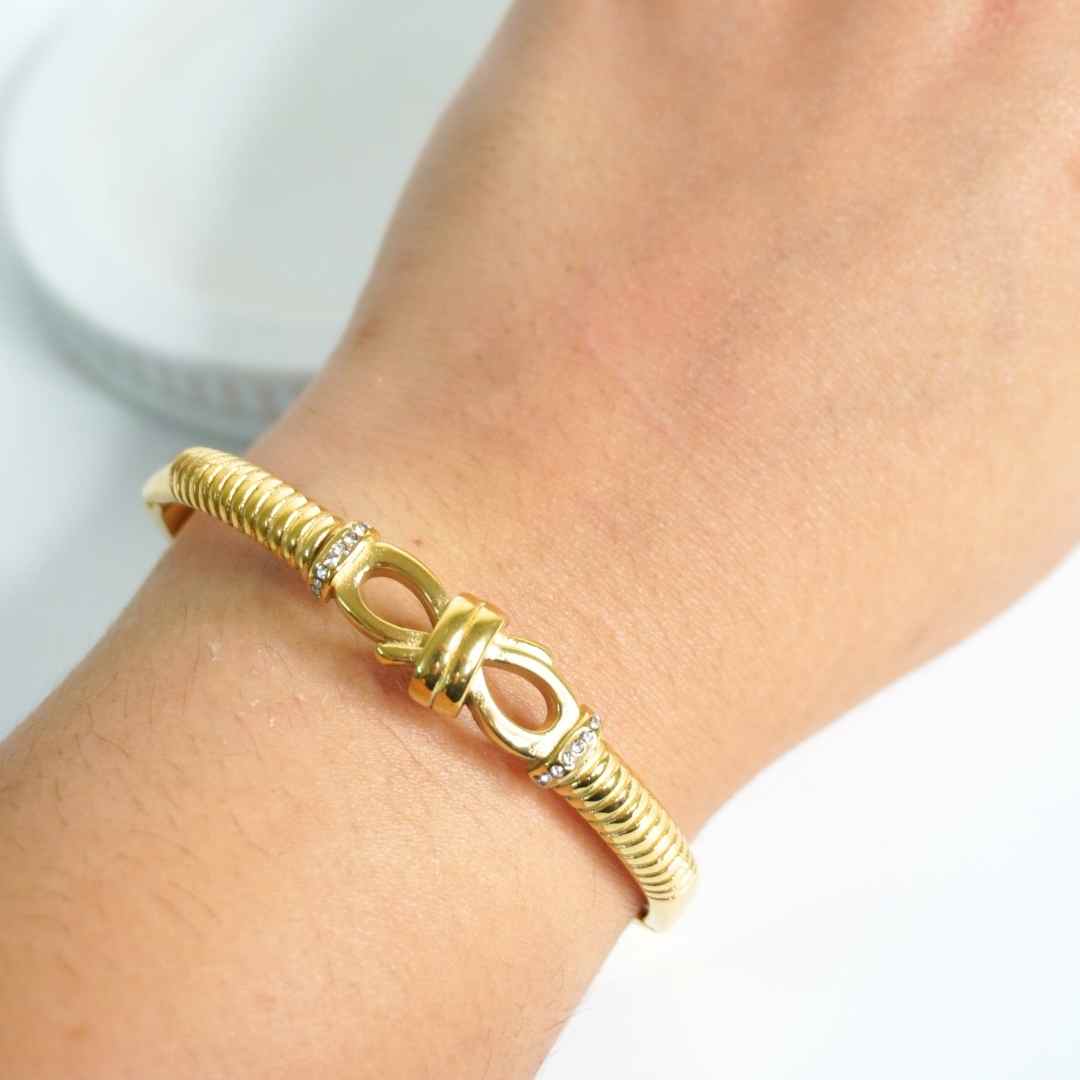 Infinity Knot Gold Bangle