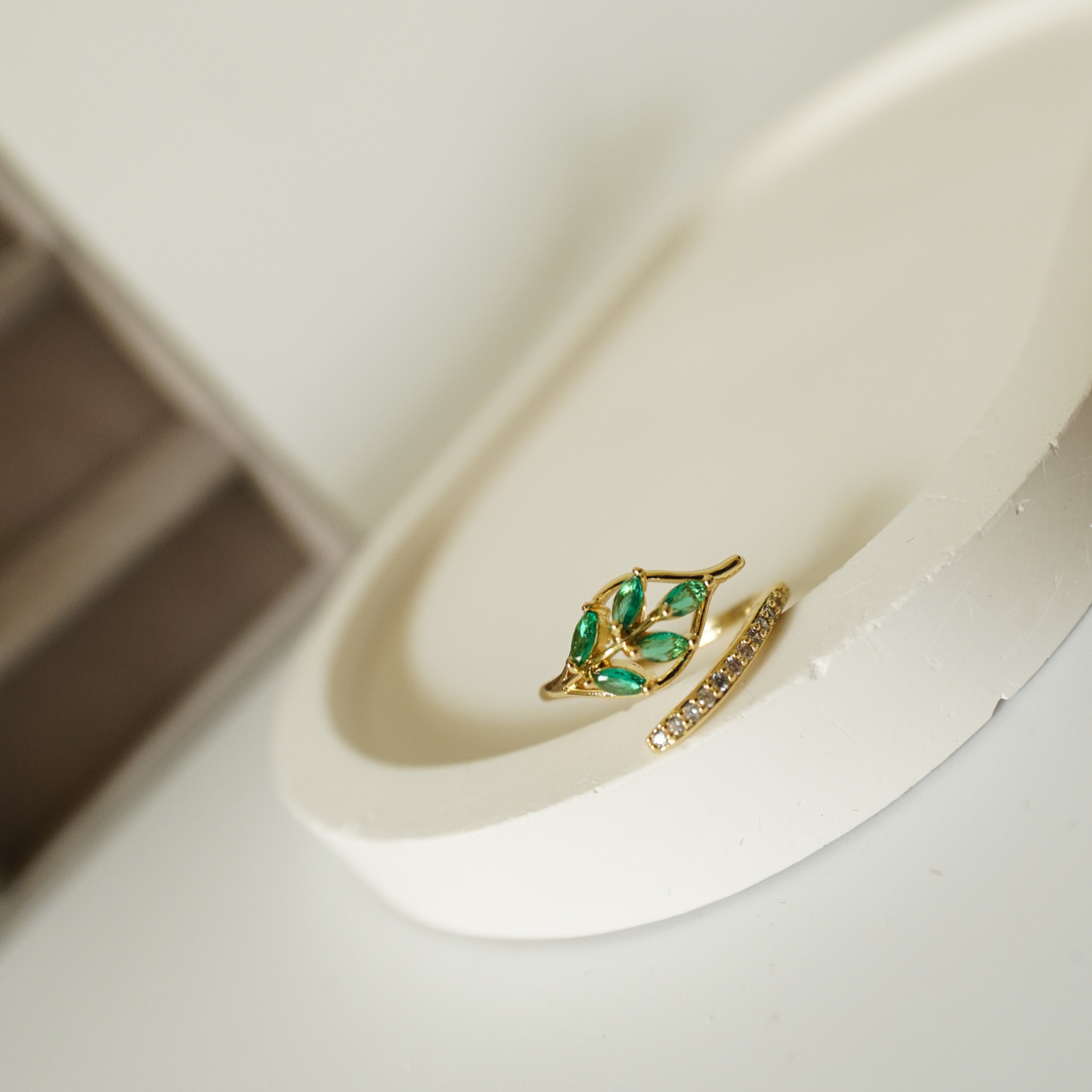 Ashara Emerald Whisper Adjustable Ring|Adjustable