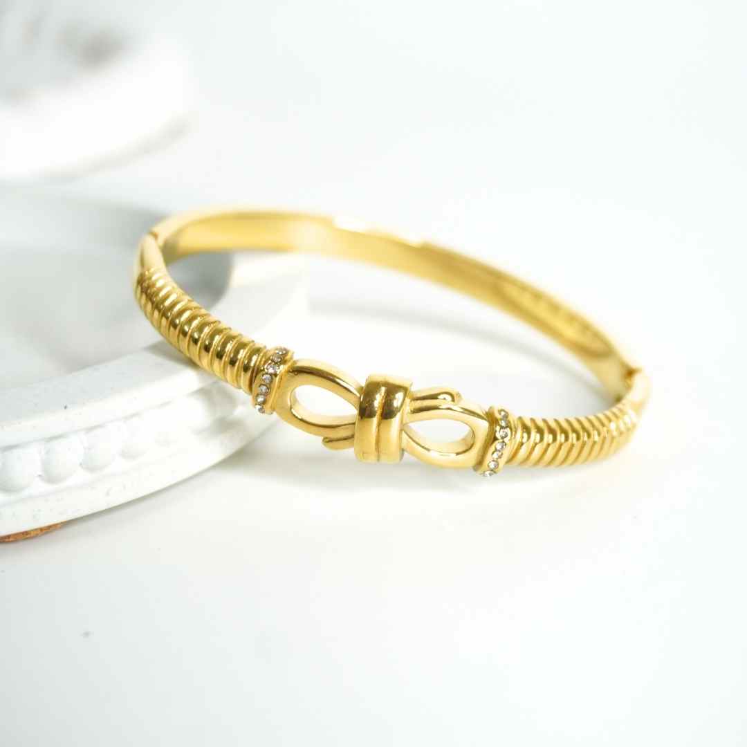 Infinity Knot Gold Bangle