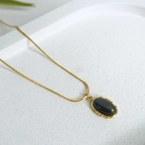 Black Onyx Oval Pendant Necklace – 18K gold-plated stainless steel pendant necklace