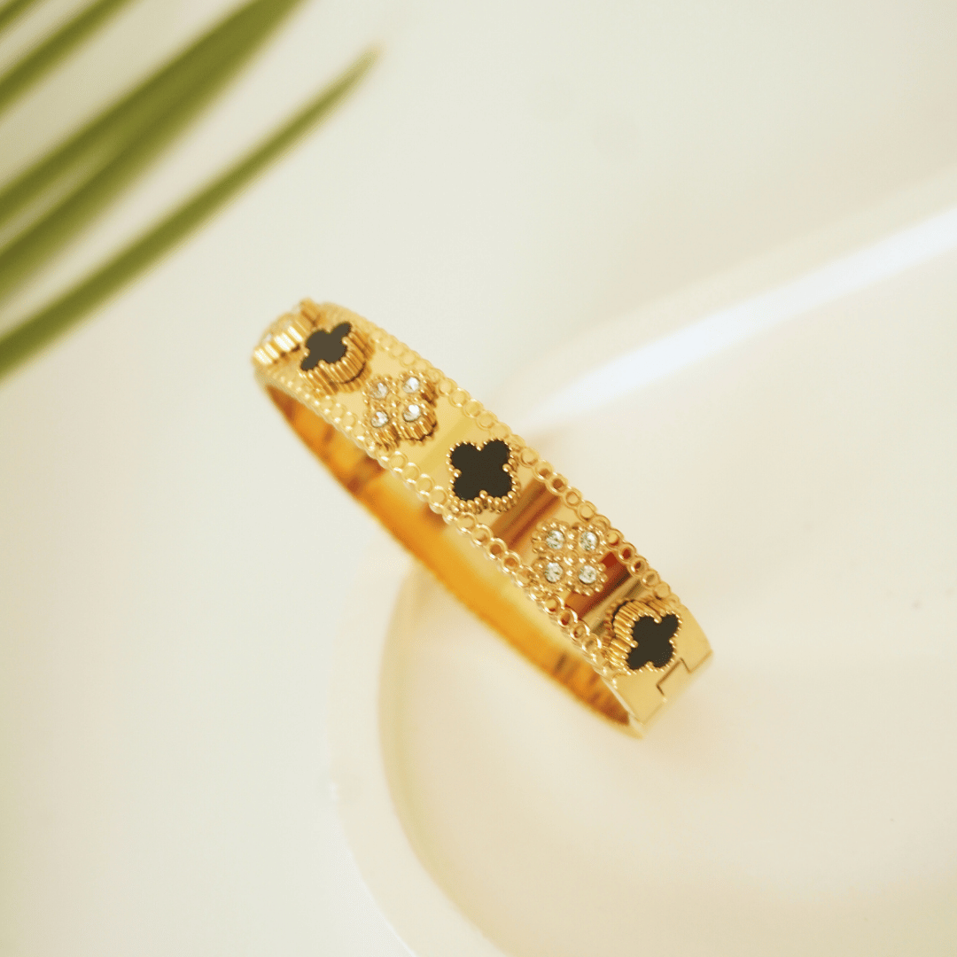 Ashara Noir Clover Bangle – 18K Gold Plated Elegance