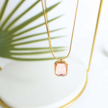 Rosélle Pendant Necklace