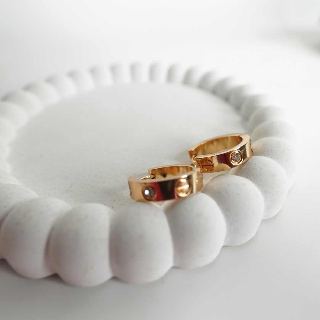 L’Amour Signature Hoops