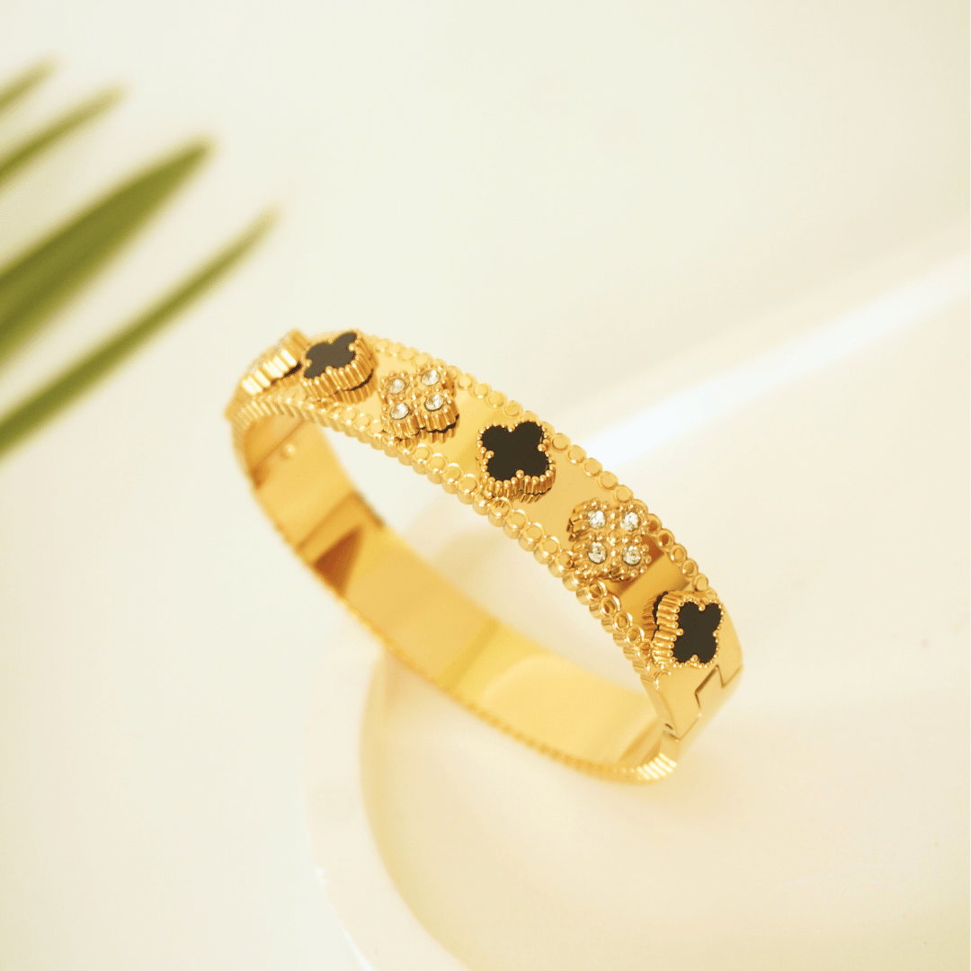Ashara Noir Clover Bangle – 18K Gold Plated Elegance