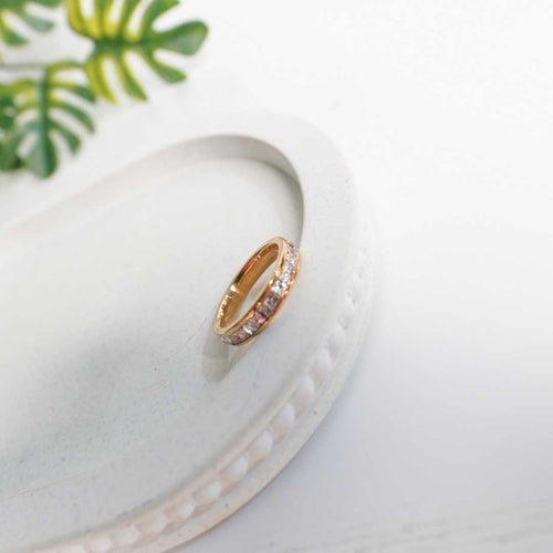 Crystal Channel Band Ring – 18K gold-plated stainless steel ring