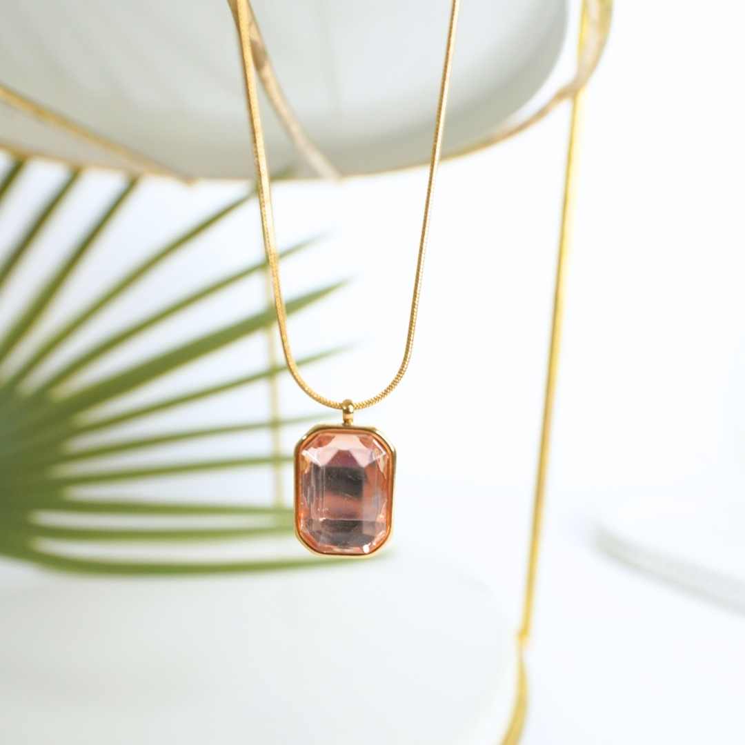 Rosélle Pendant Necklace