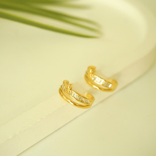 Stella Baguette Hug Earrings – 18K gold-plated stainless steel huggie earrings