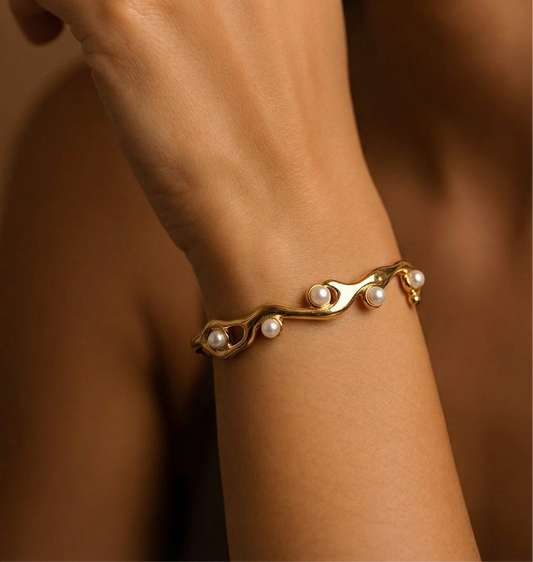 Pearla Wave Bracelet – Gold-Plated Pearl Cuff