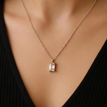 Elara Solitaire Necklace