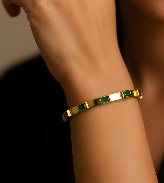 Emerald Luxe Bangle Bracelet– 18K Gold Plated Minimal Elegance