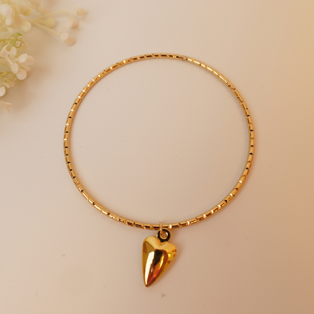 HeartThrob Charm Bangle – 18K Gold-Plated Bracelet with Heart Pendant