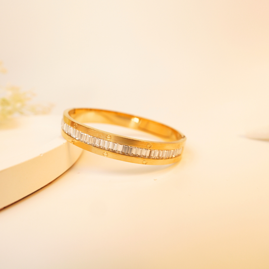 Glint Bangle – Baguette Crystal 18K Gold-Plated Minimal Bracelet