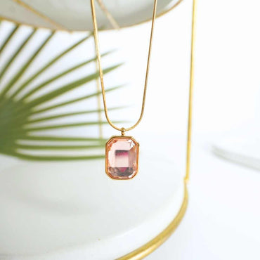 Rosélle Pendant Necklace