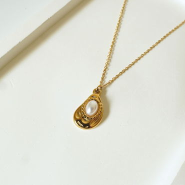 Ashara Heirloom Pearl Pendant Necklace