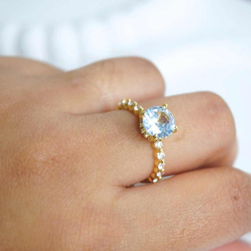 Crystal Glow Solitaire Ring – 18K gold-plated stainless steel ring