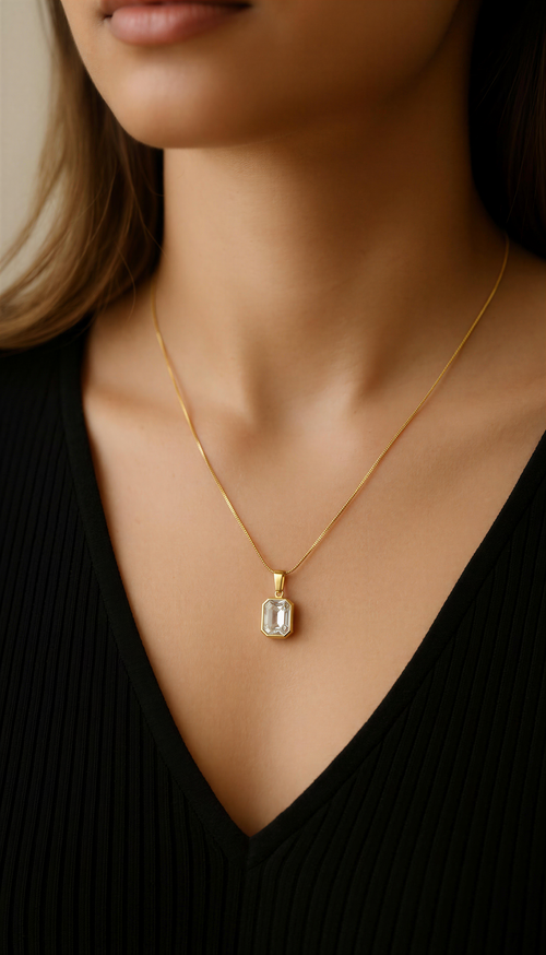 Luxe Solitaire Pendant Necklace – 18K gold-plated stainless steel pendant necklace