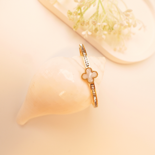 Clover Gleam Bracelet – Gold-Plated Mother of Pearl Clover Charm Bracelet