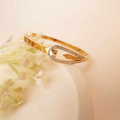 Sleek Gaze Bangle