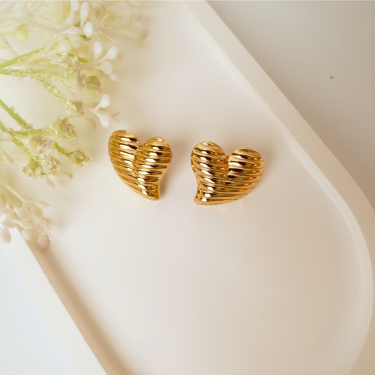 Aurora Heart Studs – 18K Gold-Plated Ribbed Heart Earrings