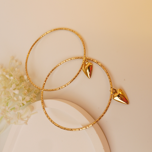 HeartThrob Charm Bangle – 18K Gold-Plated Bracelet with Heart Pendant