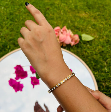 Ashara Noir Lumière Bangle for Thin Wrists