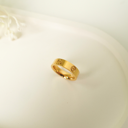 Ashara Gold Clasp Ring