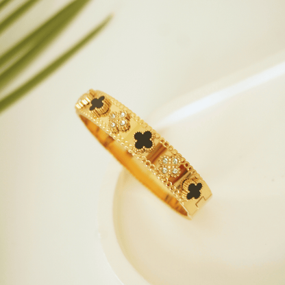 Ashara Noir Clover Bangle – 18K Gold Plated Elegance