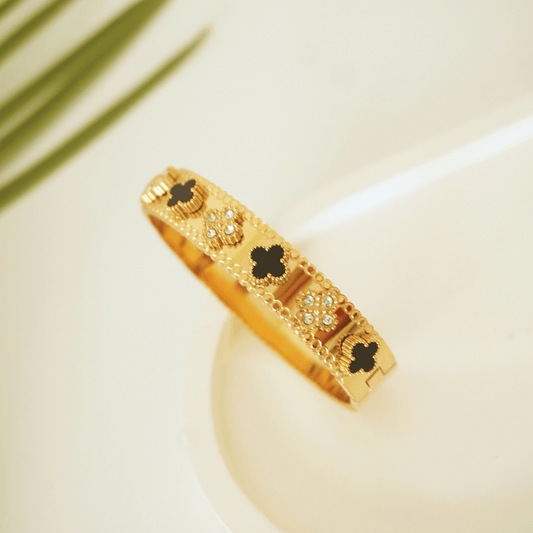 Ashara Noir Clover Bangle – 18K Gold Plated Elegance
