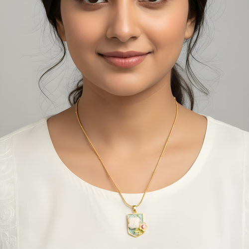 BloomScript Pendant Necklace – 18K gold-plated stainless steel pendant necklace