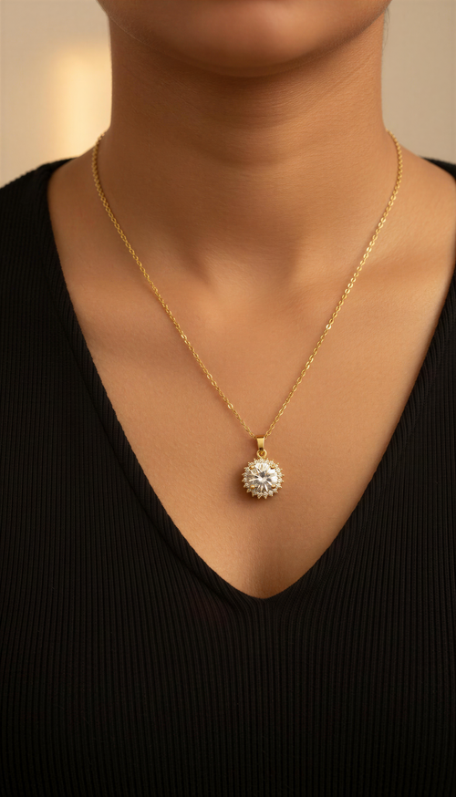 Royal Radiance Halo Pendant Necklace – 18K gold-plated stainless steel pendant necklace