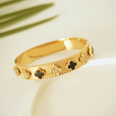Ashara Noir Clover Bangle – 18K Gold Plated Elegance