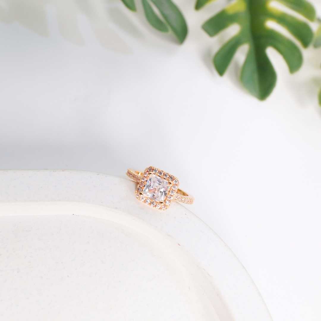 Élan Radiant Halo Adjustable Ring