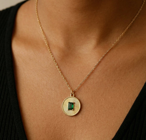 Emerald Radiance Pendant Necklace – 18K gold-plated stainless steel pendant necklace