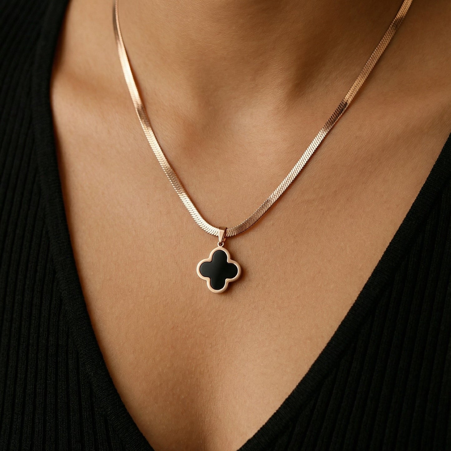 Dual-Side Clover Necklace – Rose Gold (2-in-1 Reversible Pendant)