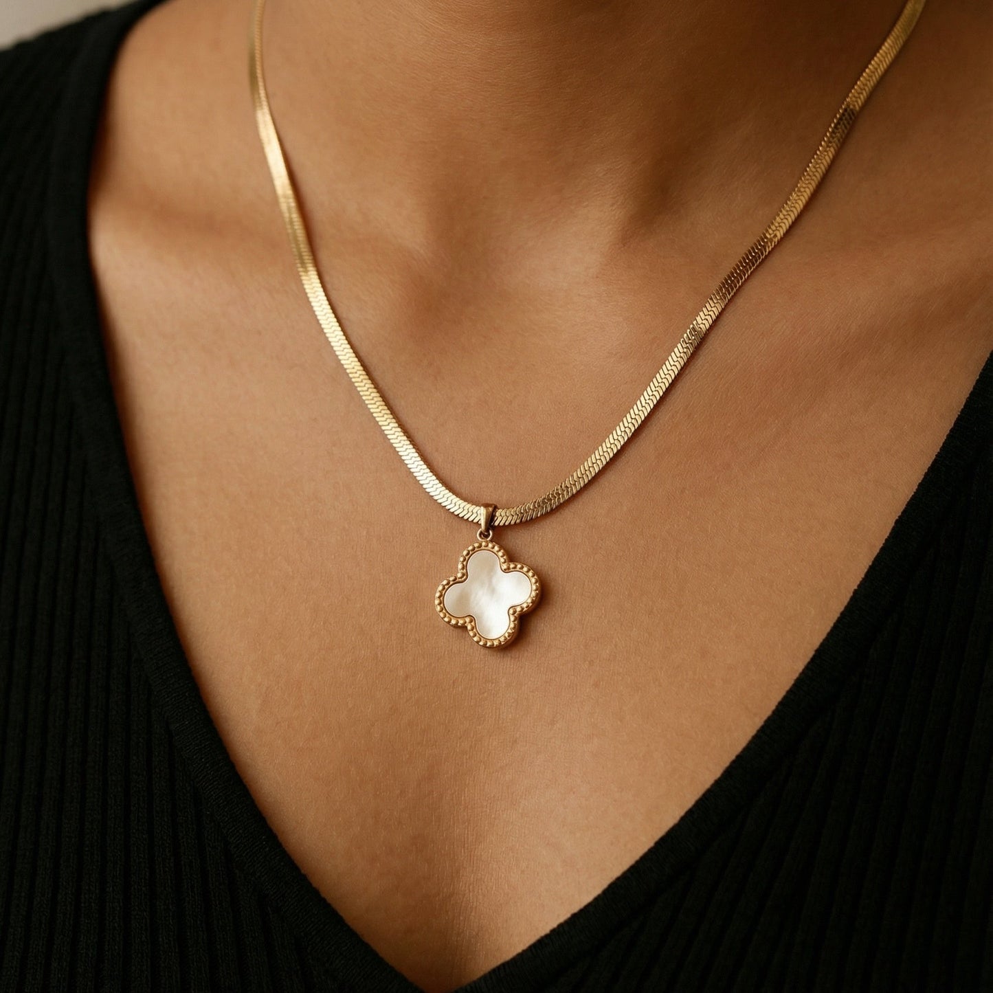 Dual-Side Clover Necklace – Rose Gold (2-in-1 Reversible Pendant)