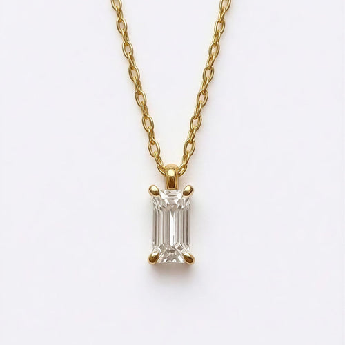 Elara Solitaire Necklace – 18K gold-plated stainless steel solitaire pendant necklace
