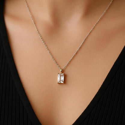 Elara Solitaire Necklace