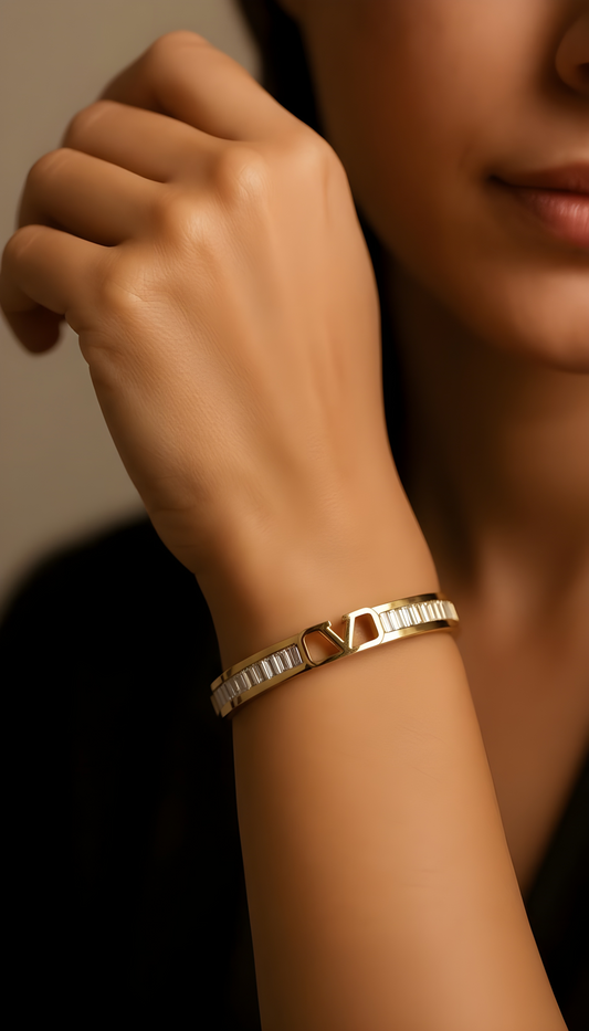 Ashara Iconic Embrace Bracelet