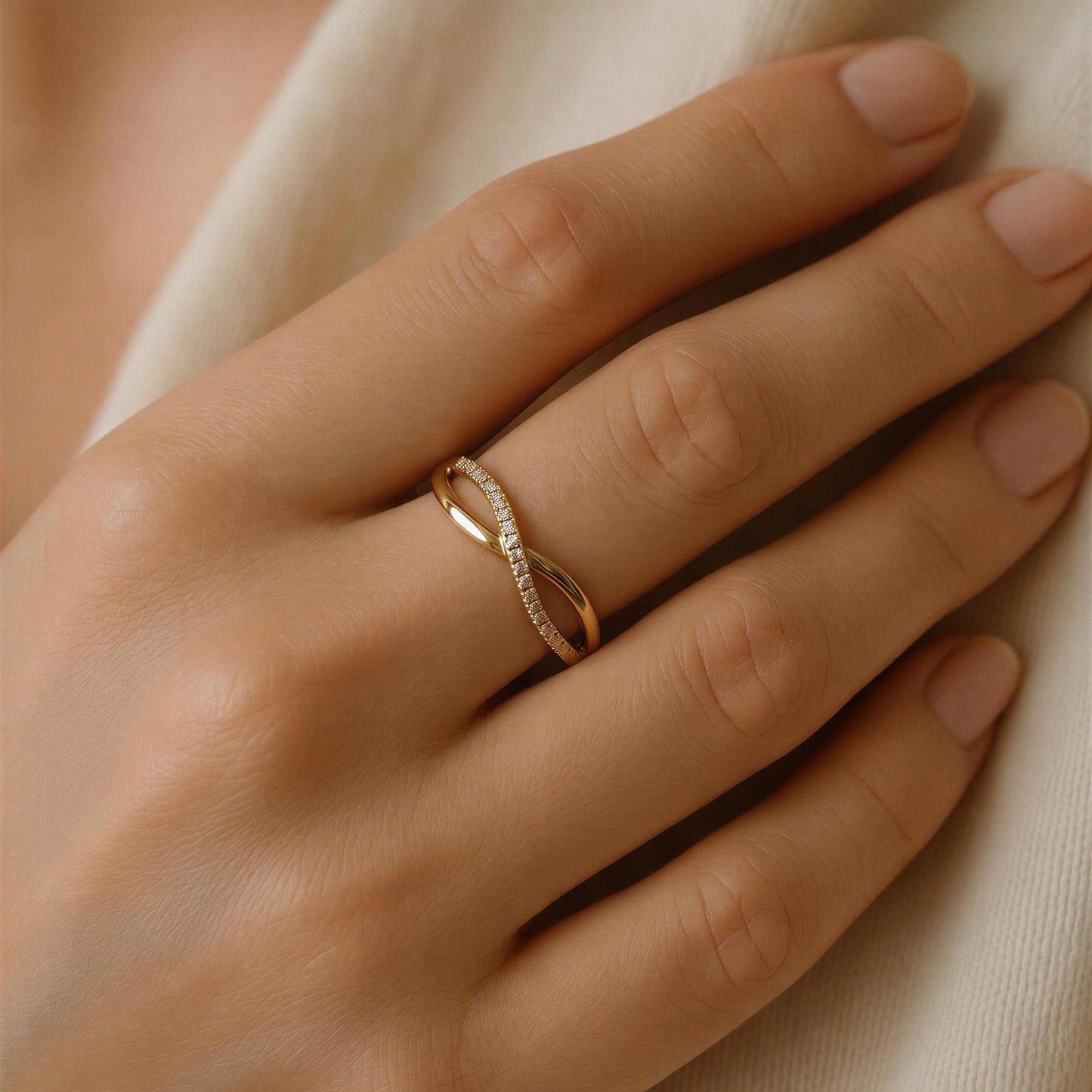 Eterna Twist Pavé Ring
